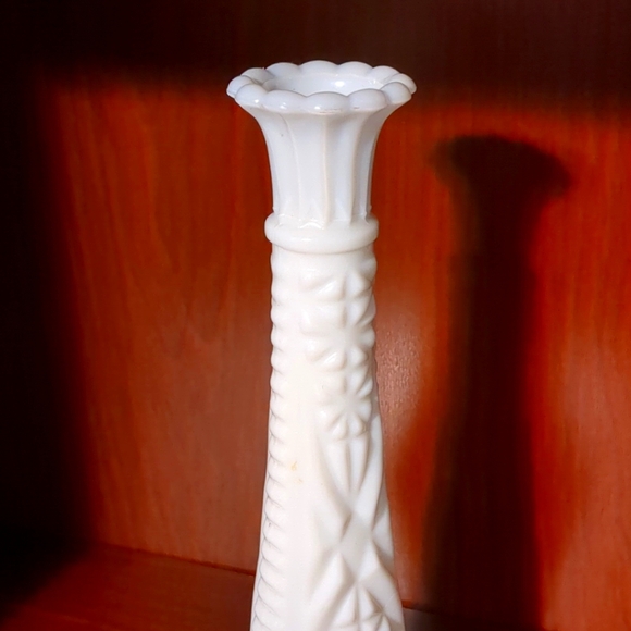 VINTAGE WHITE MILK GLASS - Picture 3 of 4